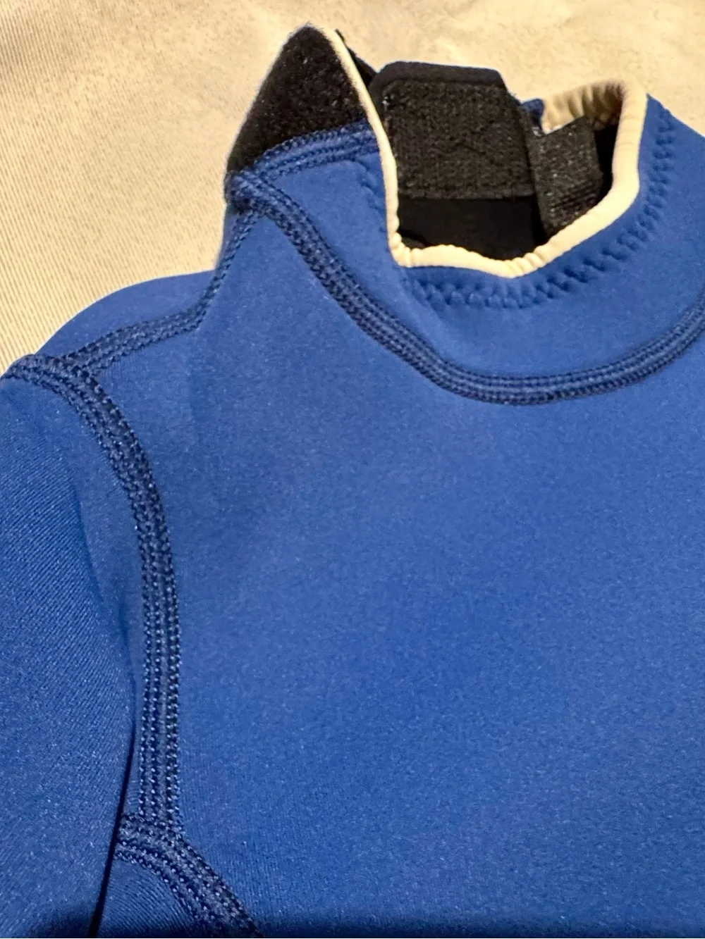 ABYSSE Shorty Wetsuit MINI- Royal Blue - kid - brand new. Size 8